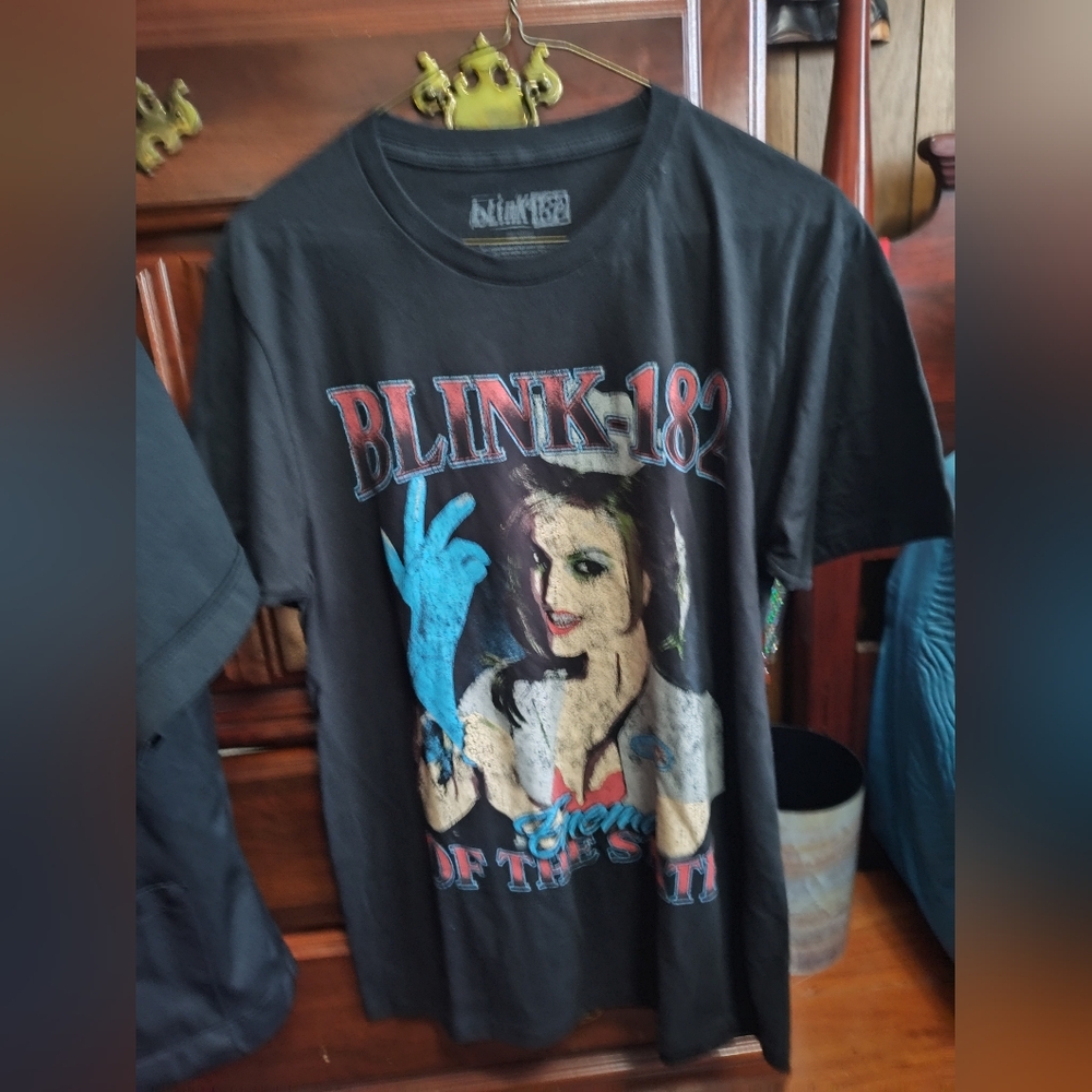 T shirt - Picture 2 of 3